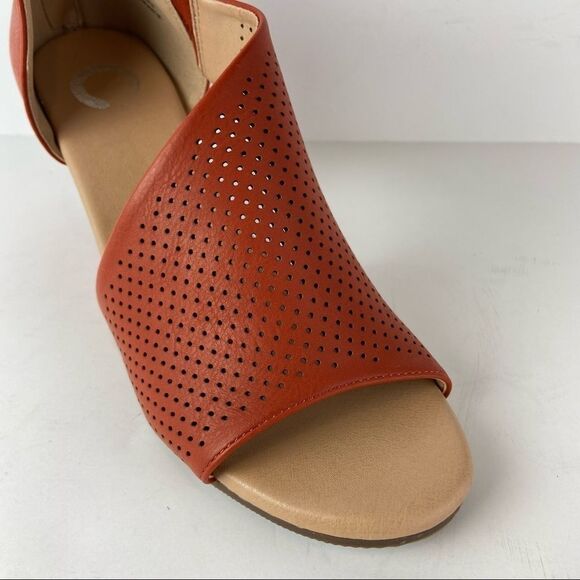 Journee Collection - Women's Aretha Wedge - Picture 8 of 16